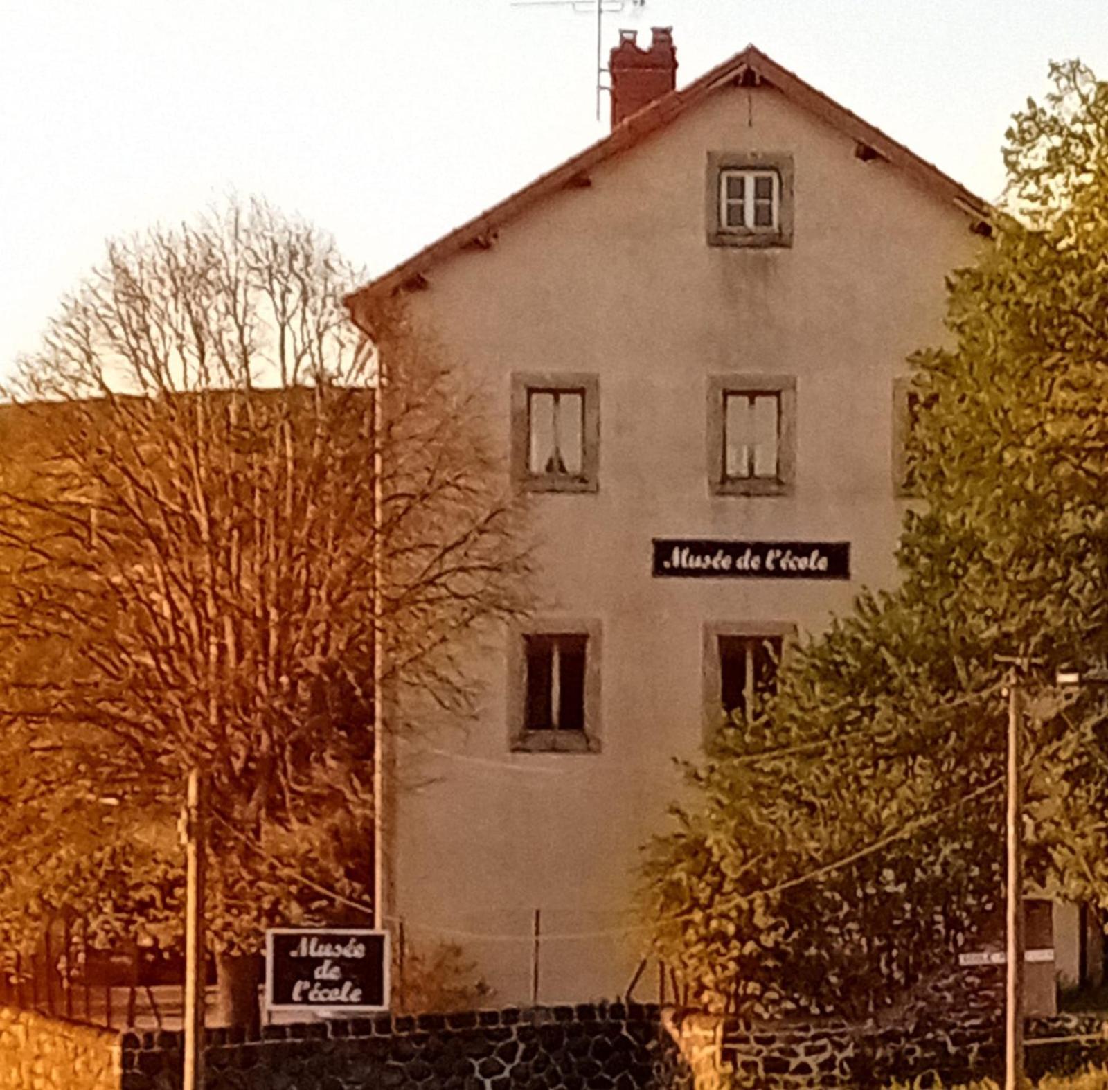 Gite Et Chambres D'Hotes Du Musee Ecole Le Monastier sur Gazeille Eksteriør bilde